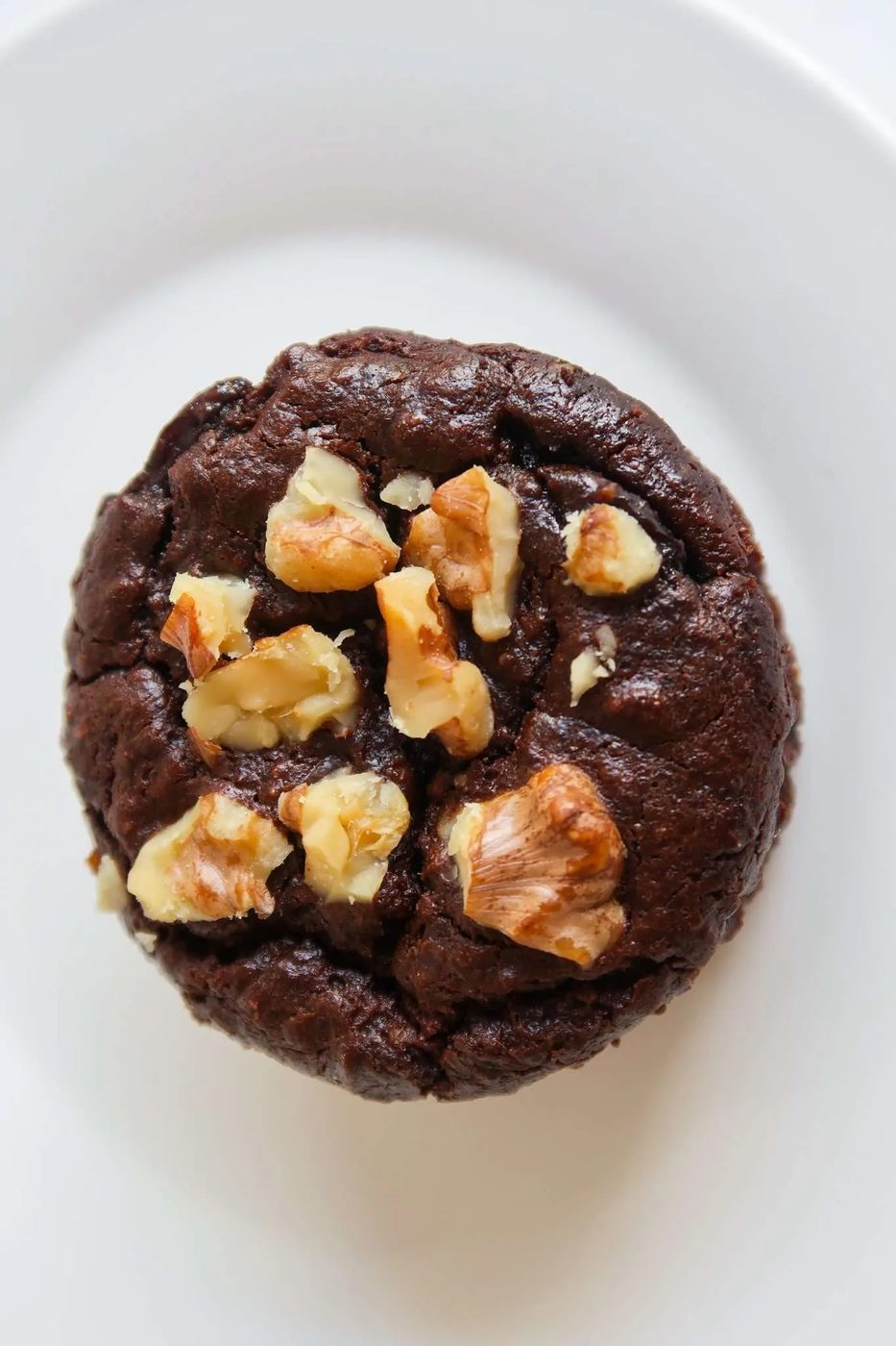 Healthy and simple oatmeal chocolate muffins recipe! These flourless vegan oat brownie muffins are fudgy, chocolatey and the solid…