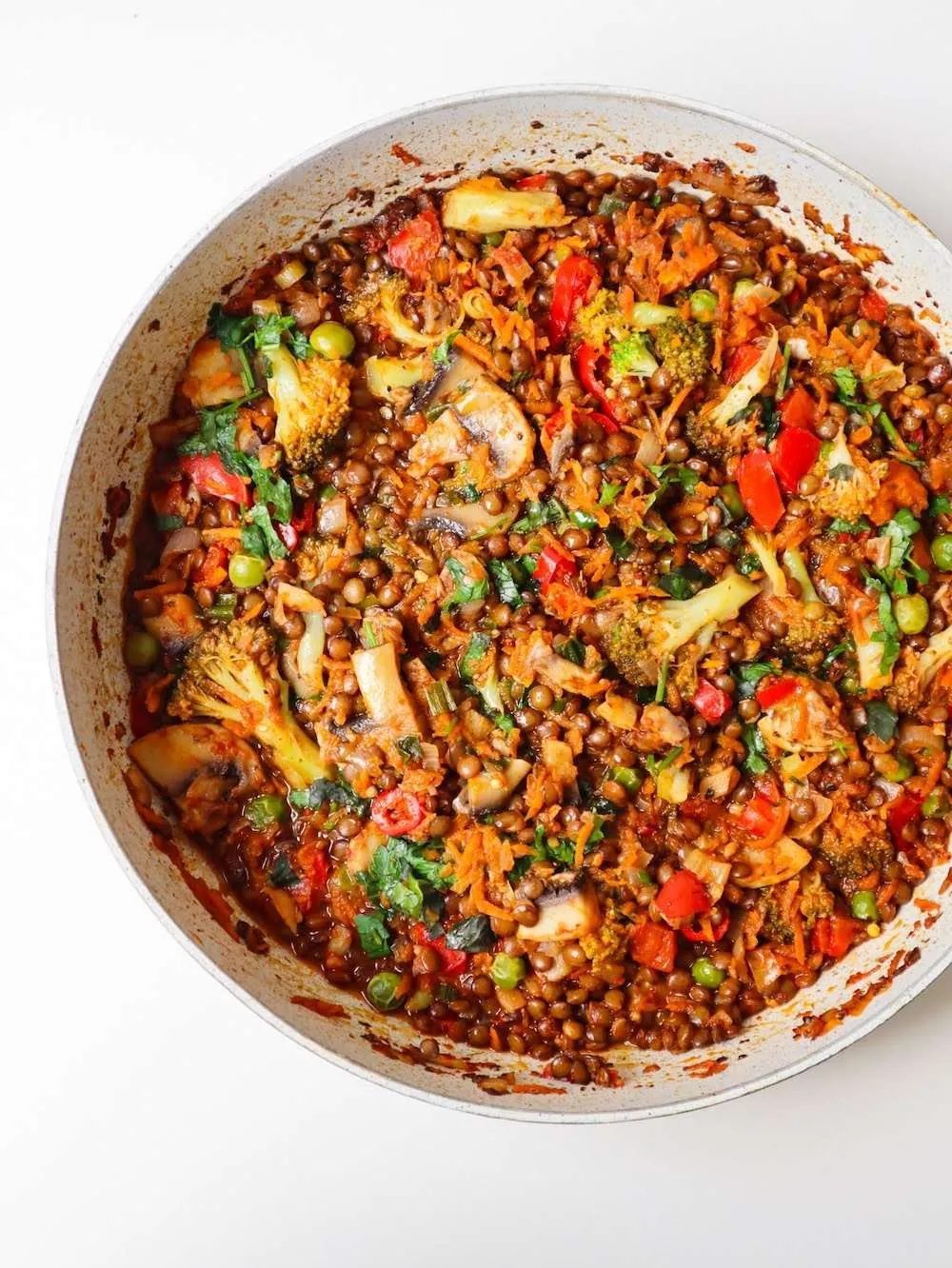 Make this simple vegetable stew for dinner tonight - it's the solid meatless recipe to meal prep and it's full of flavor, protein, fiber…
