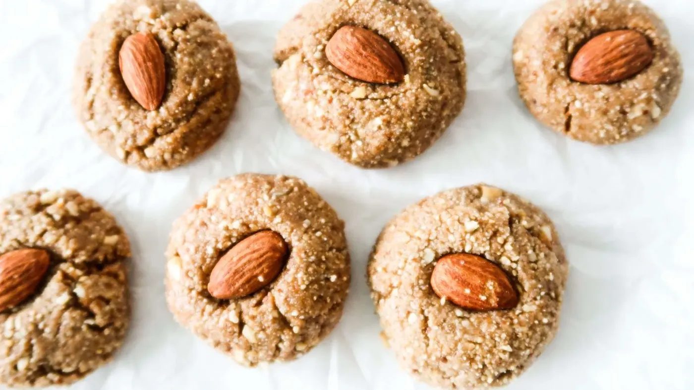 No-bake almond butter cookies, healthy, energy balls