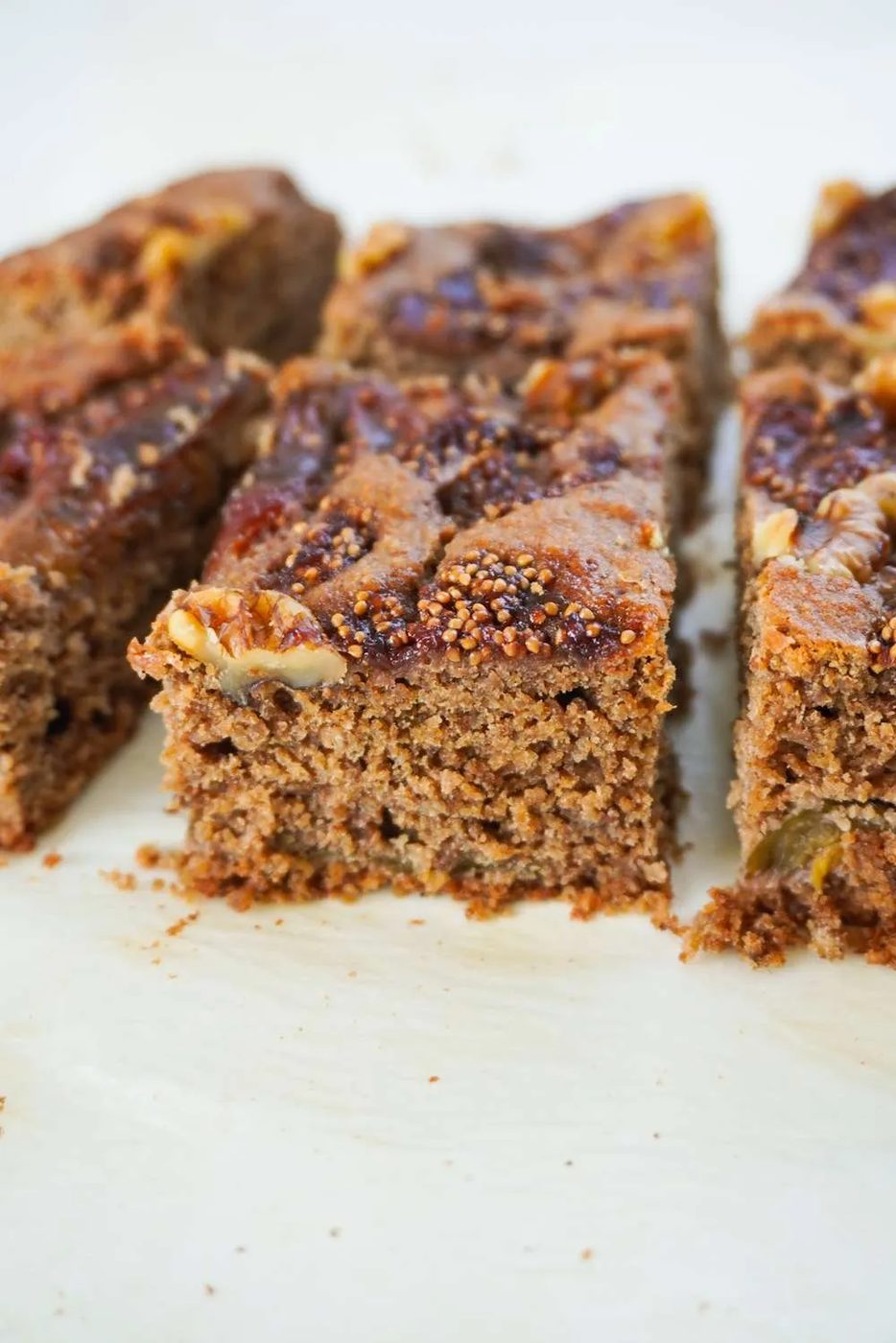 This simple oatmeal fig walnut cake is flourless, simple to prepare and tasty! It's a great everyday dessert to make with figs that…