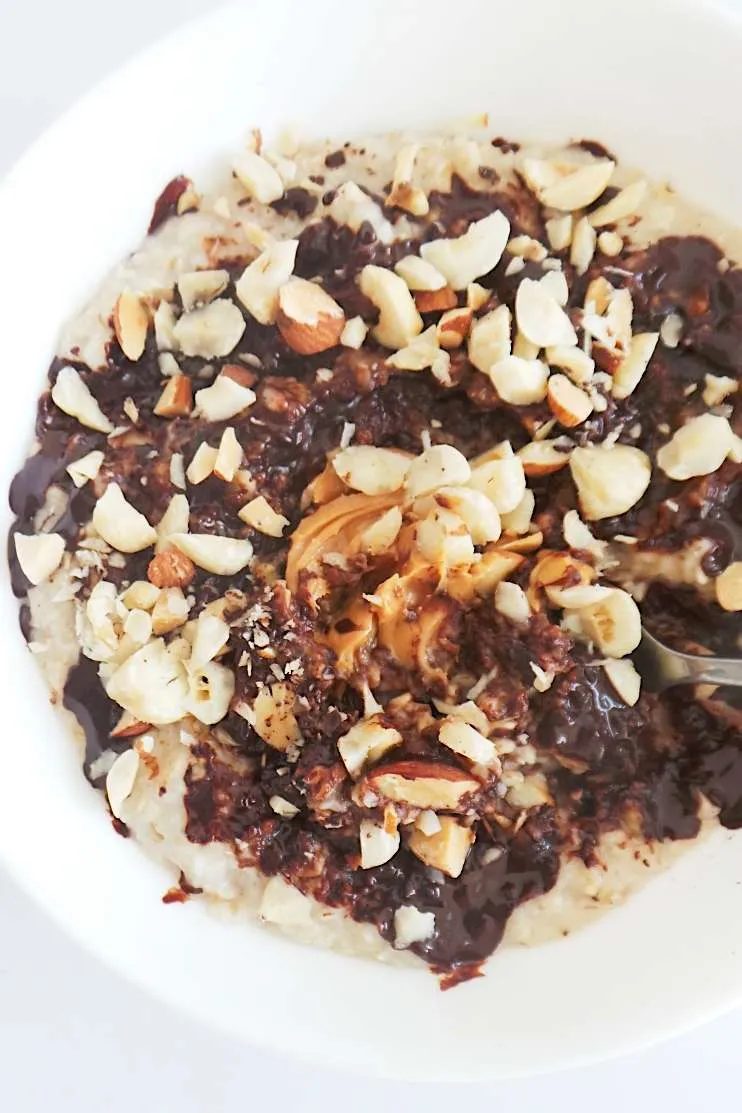 Healthy Peanut butter and chocolate oatmeal! simple healthy breakfast that we often misuse as dessert. This healthy vegan breakfast will…
