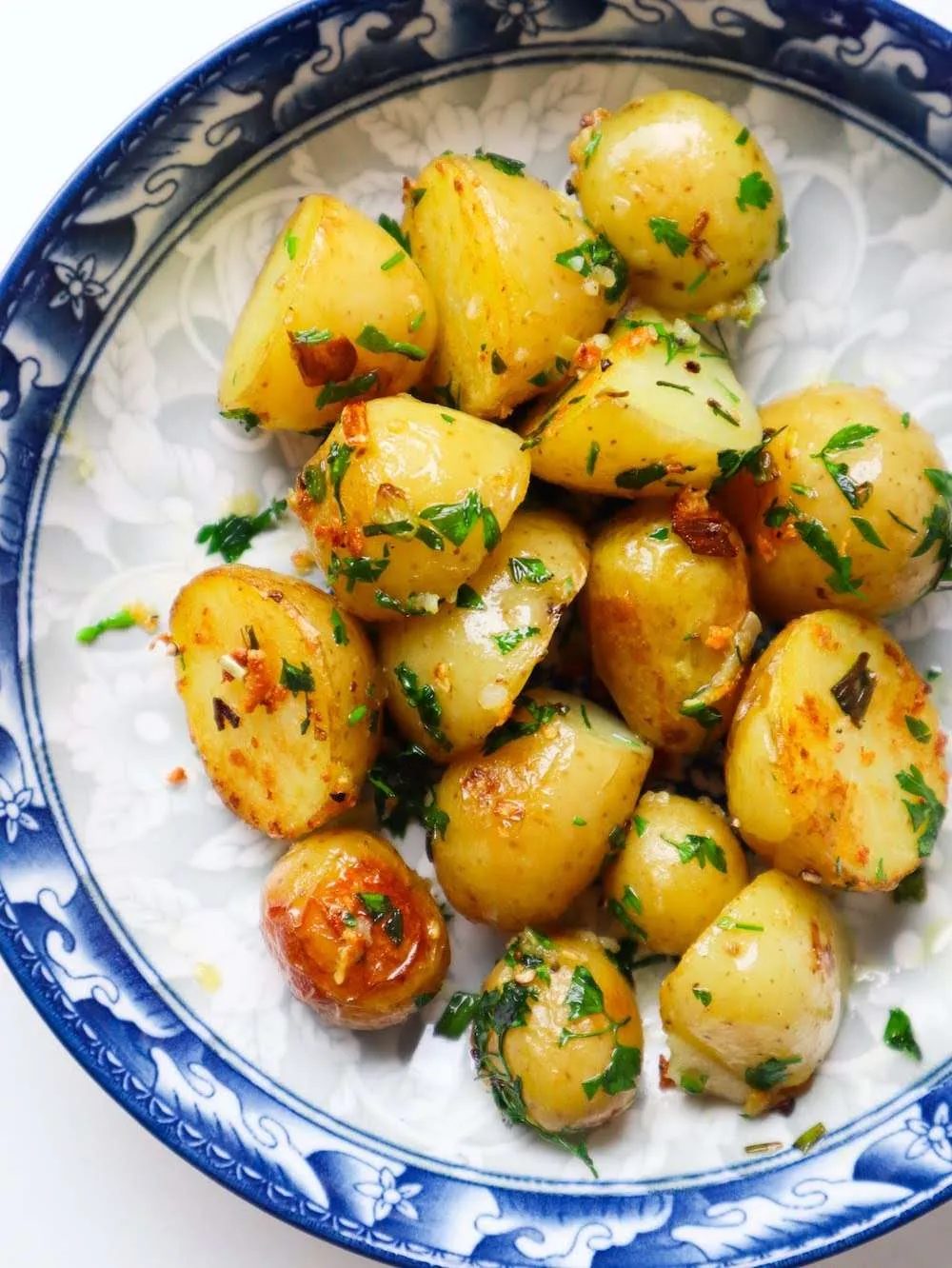 This new potatoes recipe is SO worth it. Serve these garlic baby potatoes with salad and an notable yogurt garlic sauce.