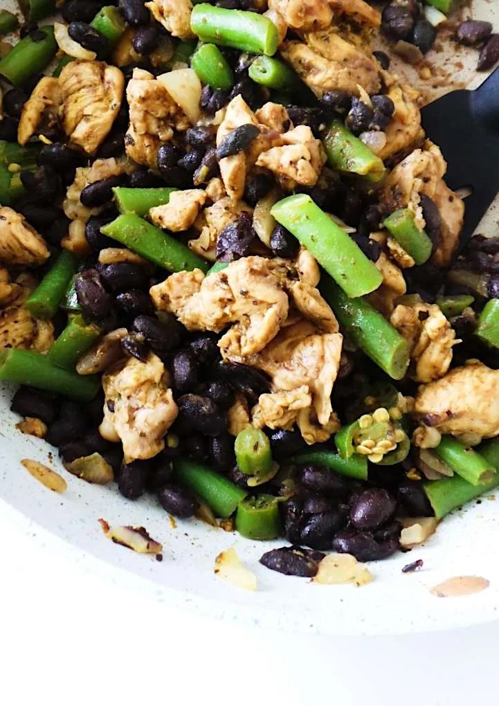 15-minute garlic chicken with black beans