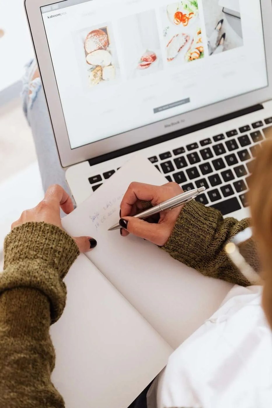 How to lose weight with a desk job: 5 weight loss tips and healthy habits to help you start a healthy lifestyle and get fit!