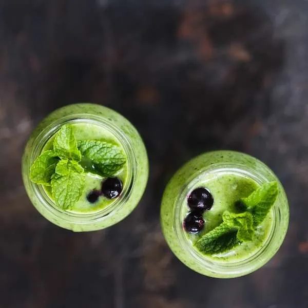 7-day green smoothie challenge to lose weight, improve your skin, to feel good and to start craving real food again! Start with these green…