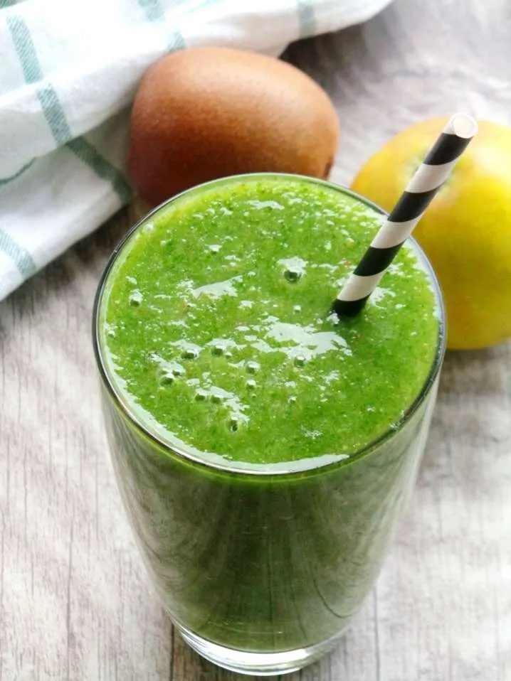 Apple kiwi green smoothie
