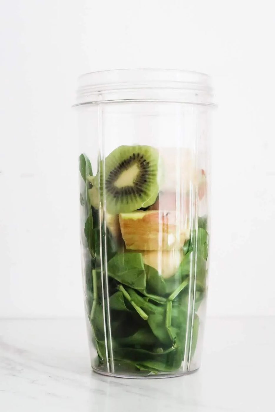 Apple kiwi green smoothie