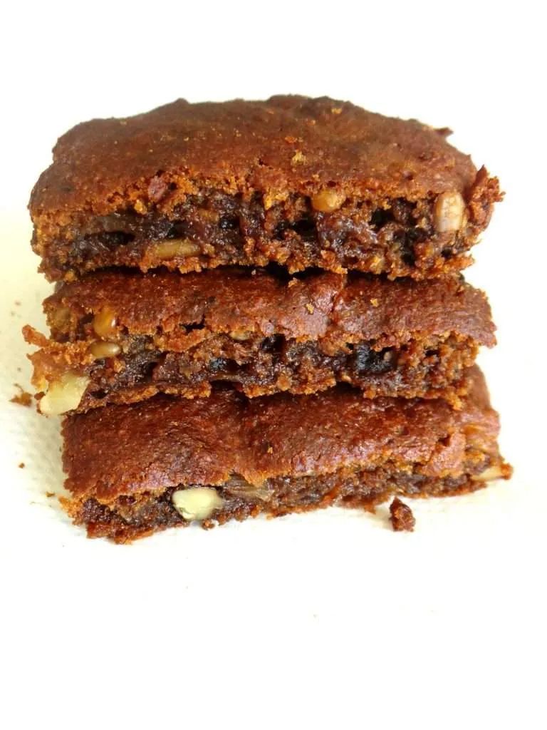 Apple cake with walnuts – simple, flourless, with honey, healthy