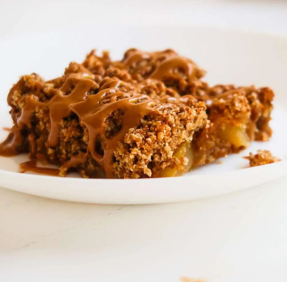healthy vegan apple cake! You'll love this apple crisp cake made with oats, apples and coconut sugar it's a great healthy breakfast idea or…