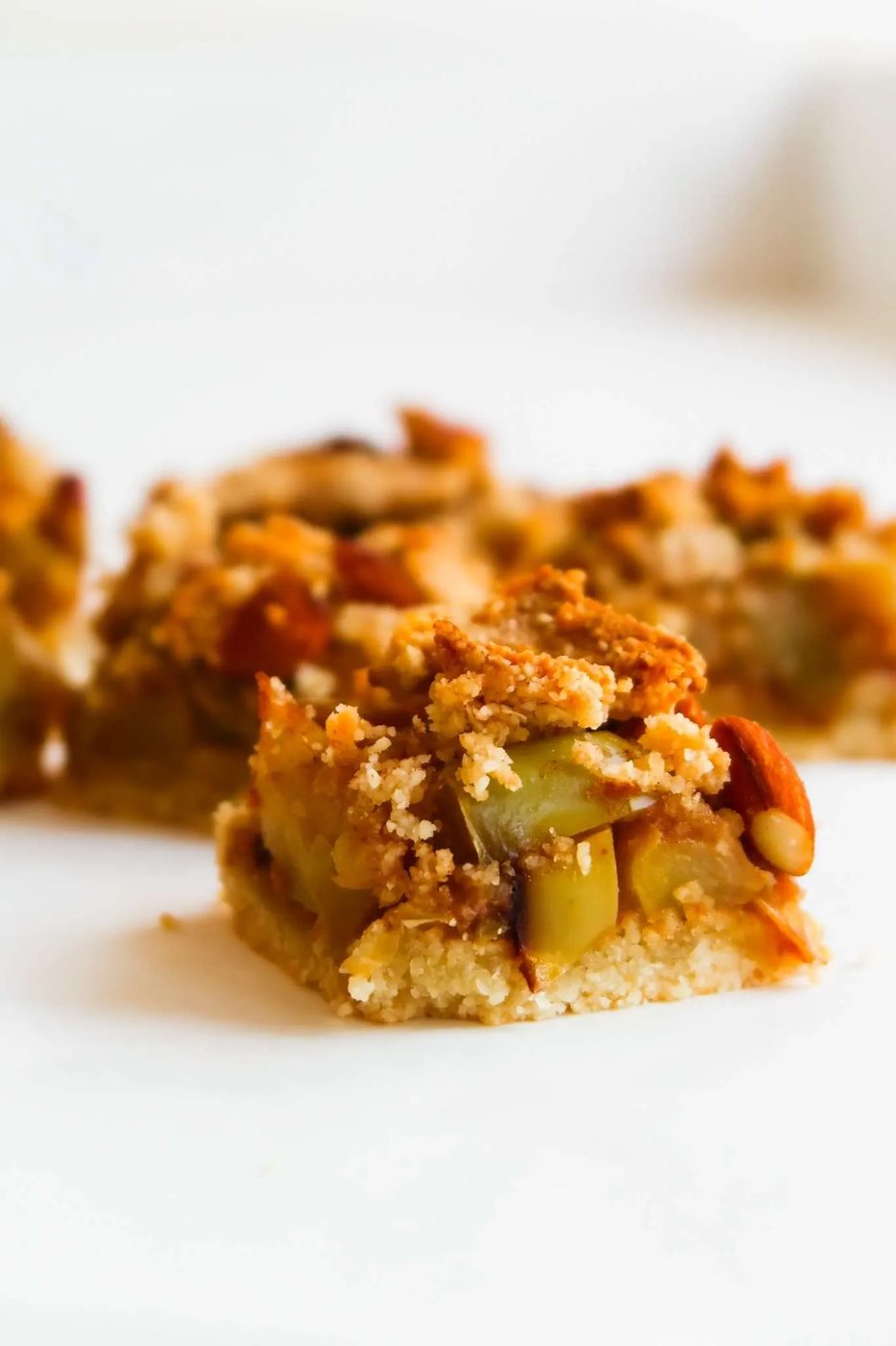 These healthy apple crumble bars are such an simple and satisfying fall recipe! Using simple nourishing ingredients like apples, almond…