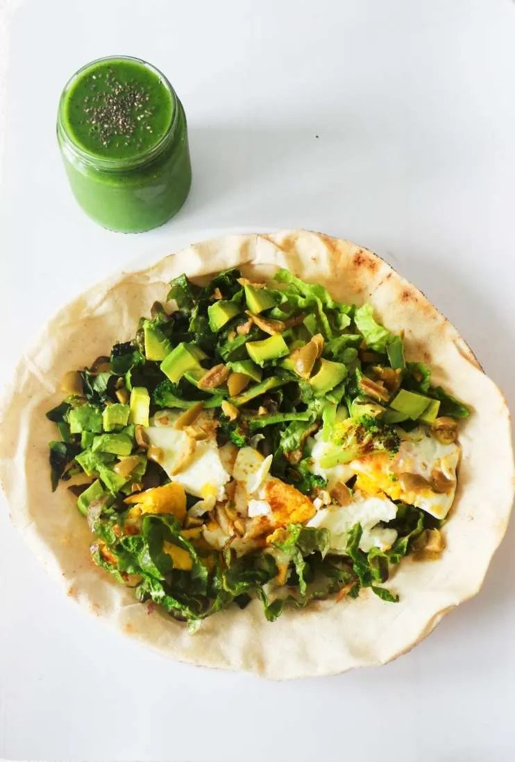 Healthy breakfast wrap with eggs, avocado and greens! This simple healthy breakfast is vegetarian and you can make it gluten-free by using…