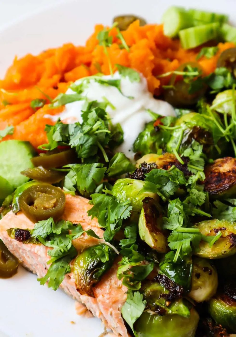 These nutritious sweet potato salmon bowls are the solid healthy dinner idea for the colder seasons. They're packed with veggies, filling…