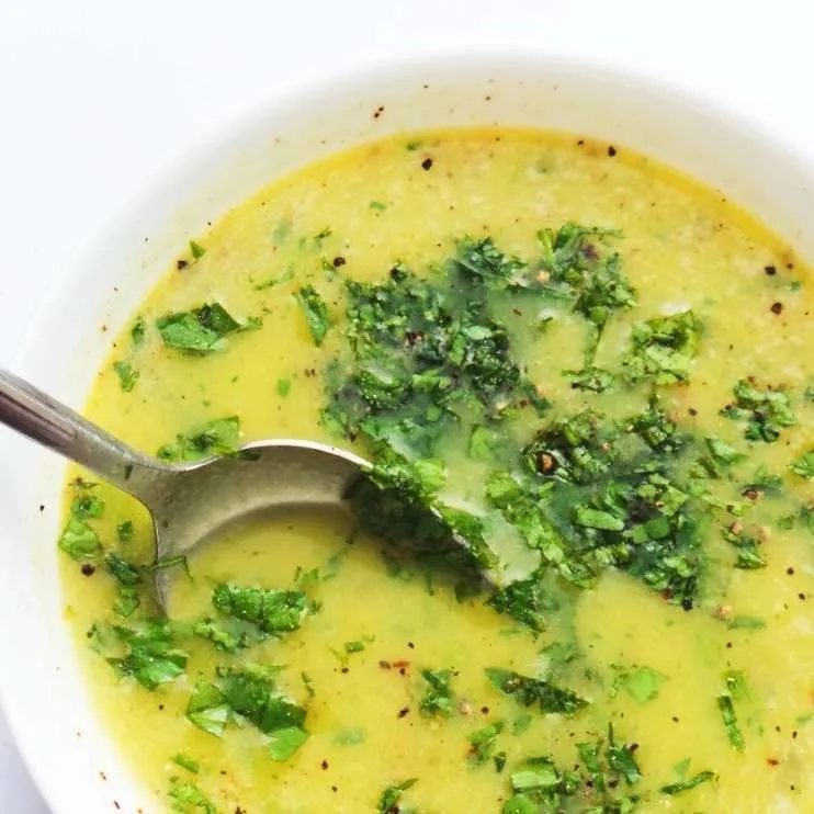 Satisfying healthy soup recipe with butternut squash and broccoli! Light, tasty and simple to make for dinner tonight! This butternut…