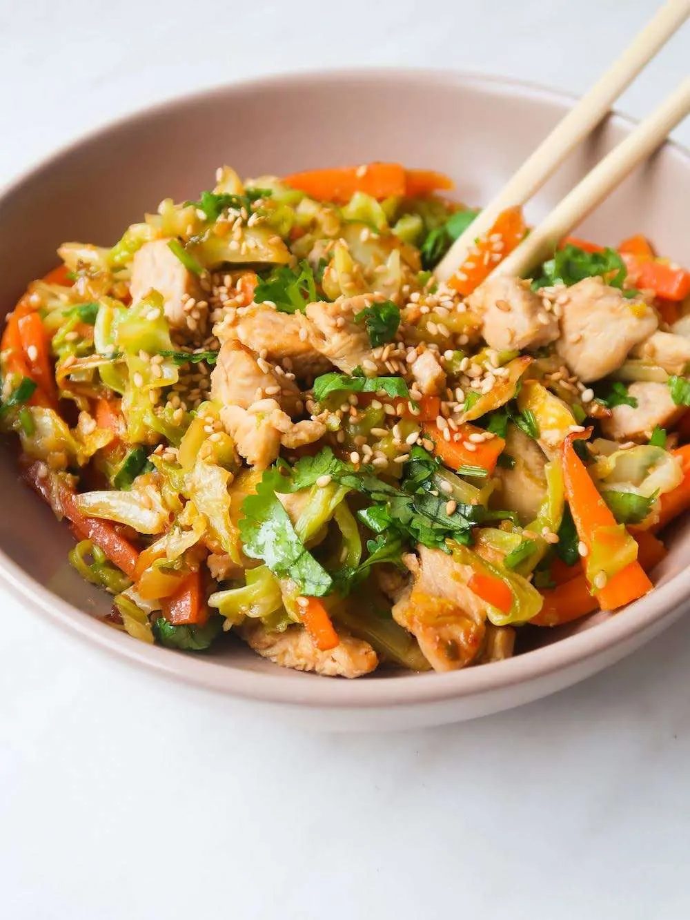 You are going to want to eat this healthy egg roll in a bowl every single day! This deconstructed version of an egg roll is made with…