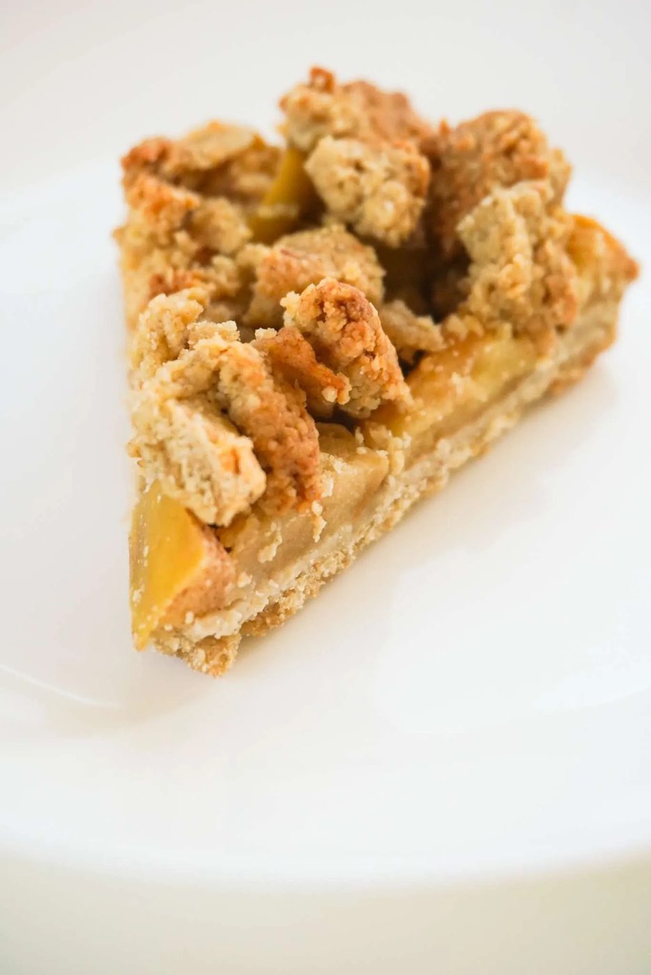 Apple crumble pie with oat crust, healthy