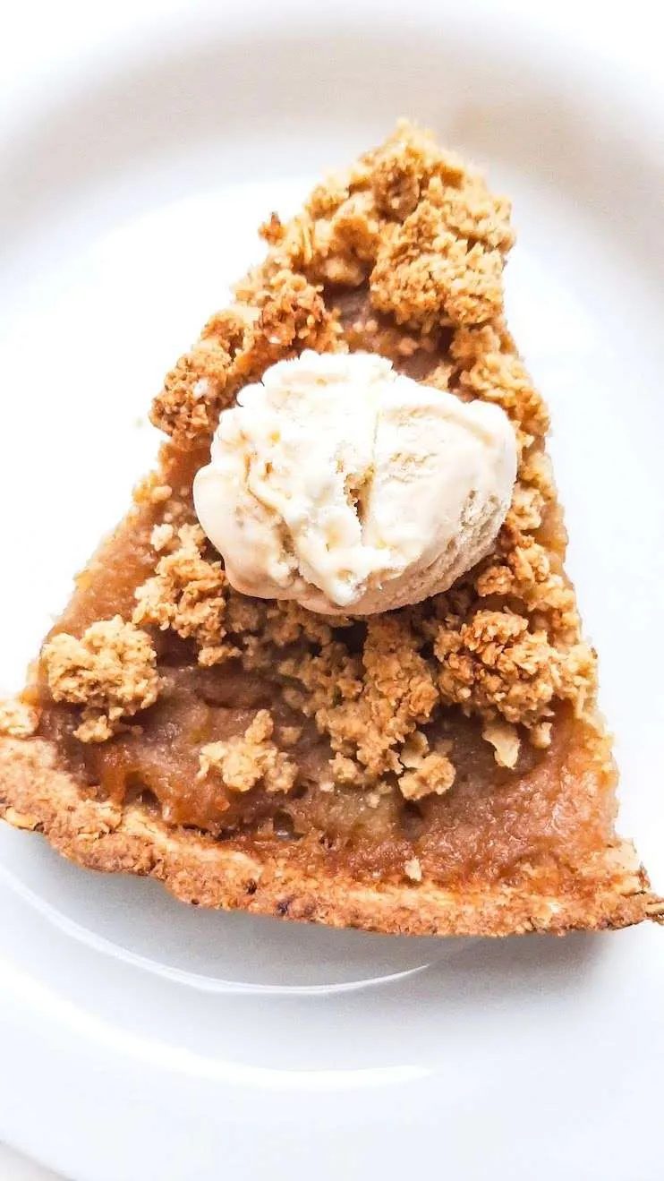 Apple crumble pie with oat crust, healthy