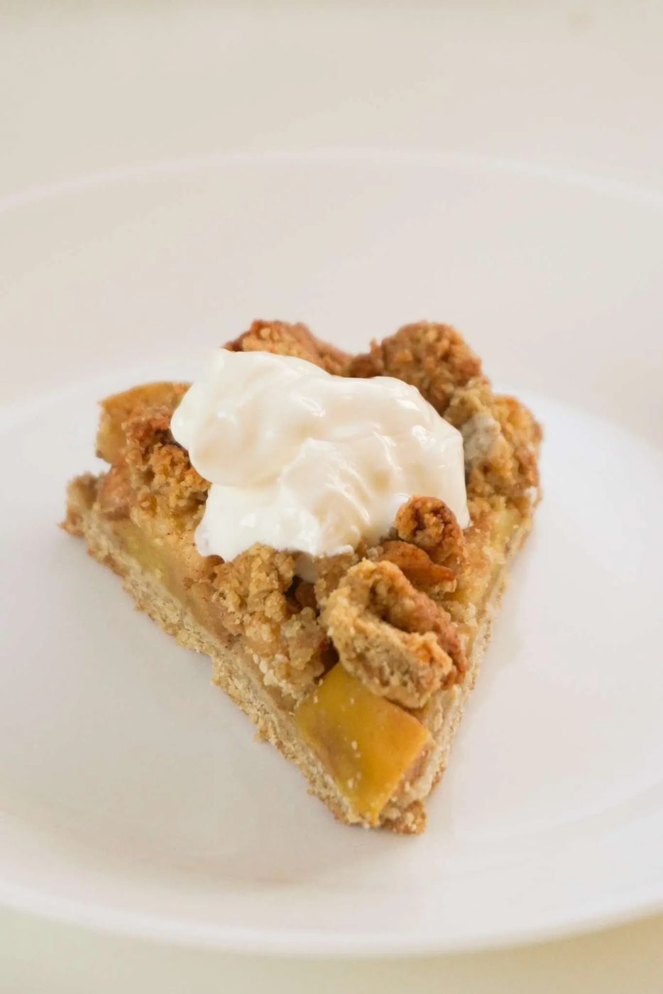 A satisfying and healthy apple crumble pie with oat crust and streusel topping. This simple apple pie is made with no refined sugar and no…