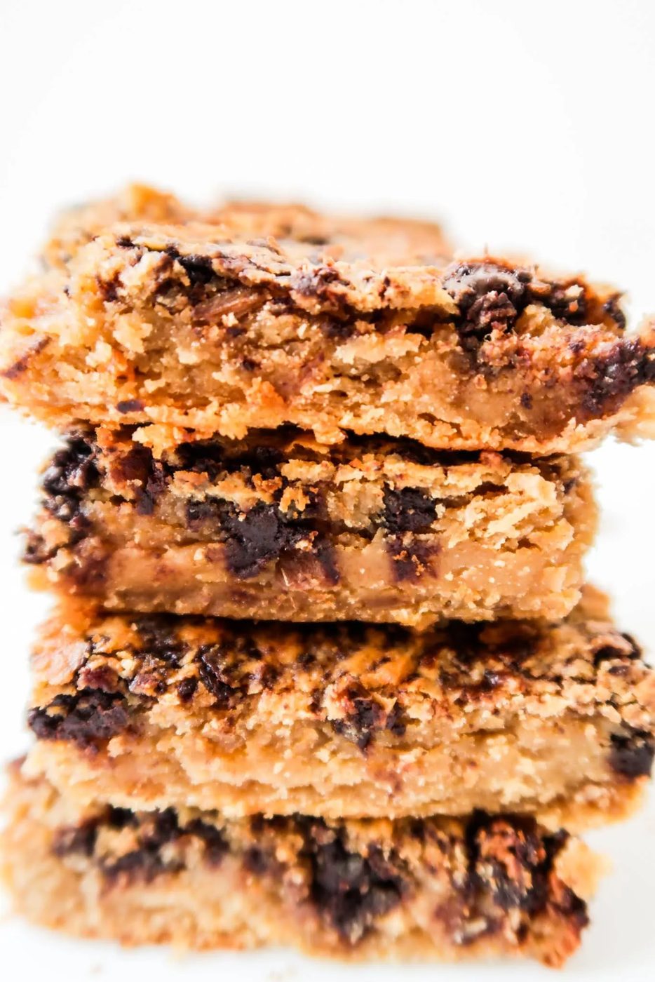 Simple vegan chickpea blondies recipe! These healthy peanut butter blondies with chocolate chips are flourless, dairy-free, gluten-free and…