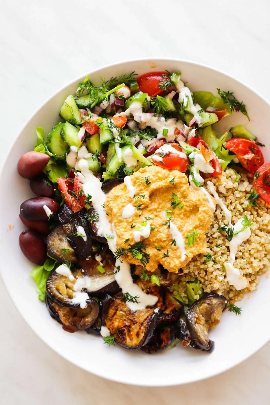 Healthy quinoa bowls - a tasty, simple and healthy vegan dinner idea that you need to try if you’re looking for simple quinoa recipes!…