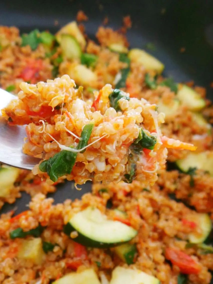 Tomato and basil quinoa risotto - simple healthy vegetarian dinner recipe