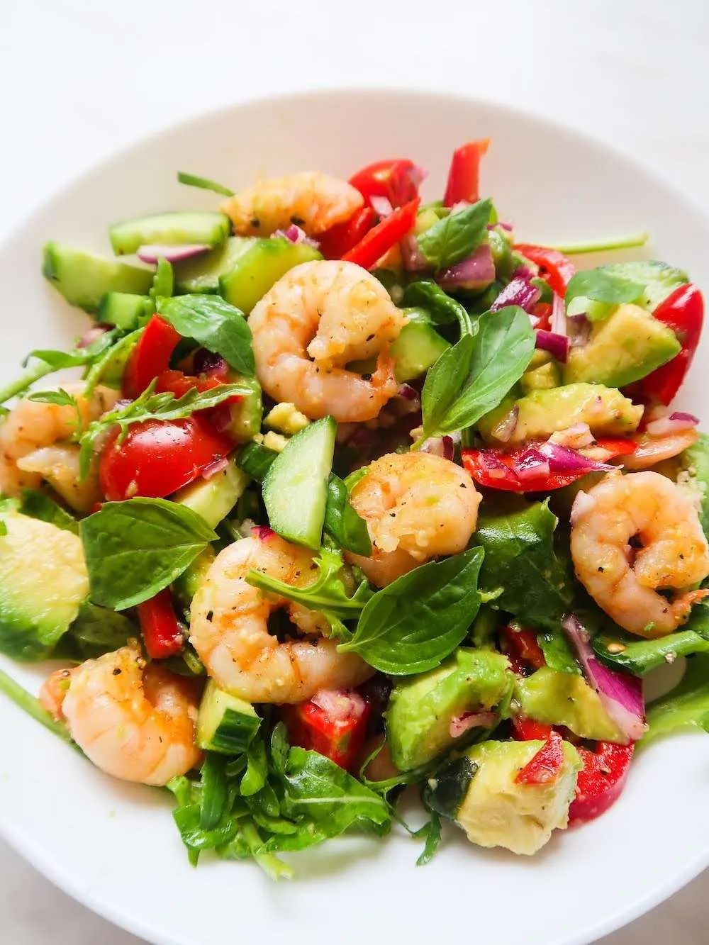 If you have some frozen shrimp and lots of summer vegetables sitting at home, you have to try this satisfying simple healthy salad recipe…