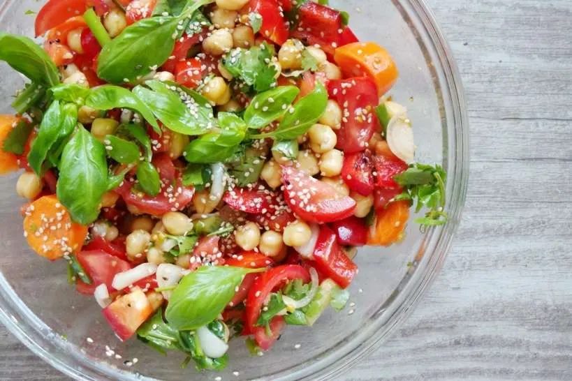 Tomato, basil and chickpea salad – vegan and gluten-free, healthy