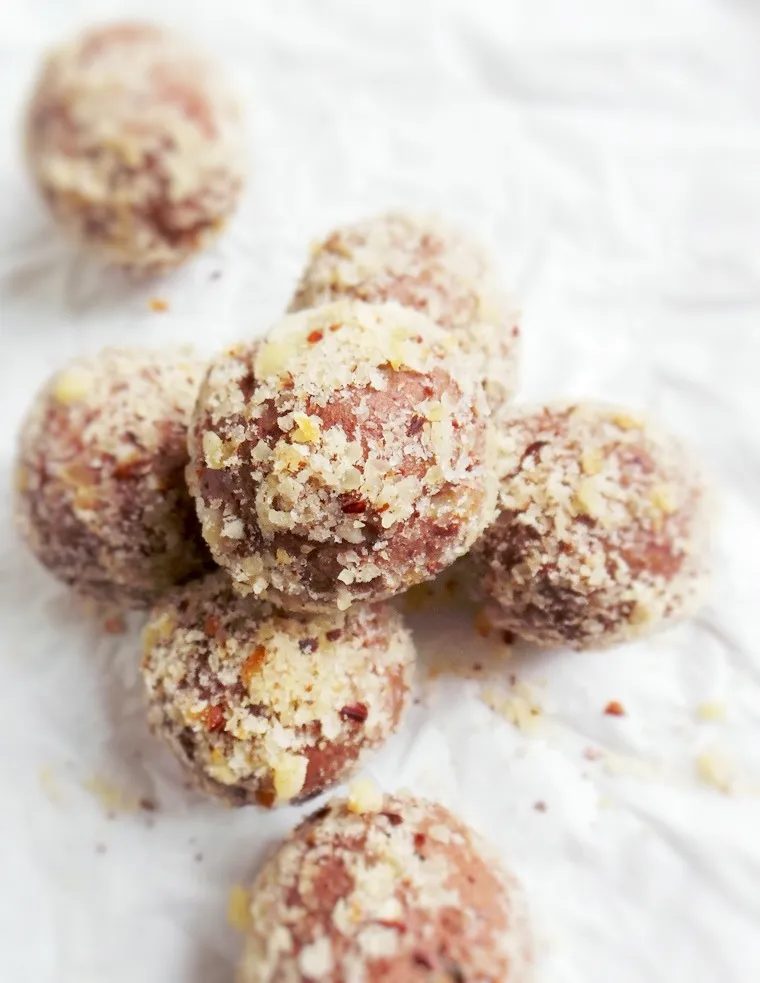 Walnut cacao bites – vegan, paleo, rich in omega-3’s, healthy