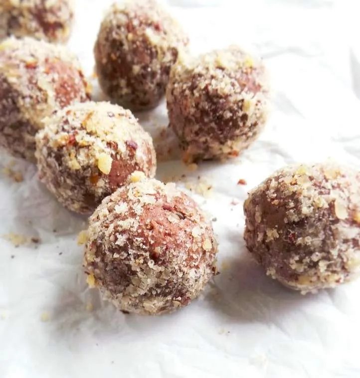 Walnut cacao bites – vegan, paleo, rich in omega-3’s, healthy