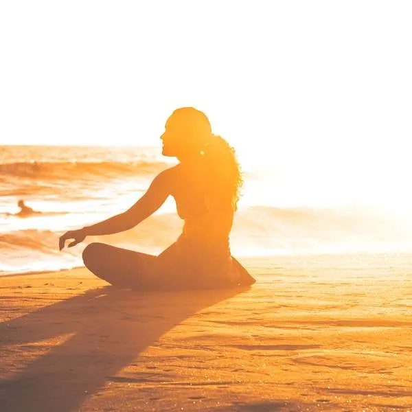 how to be a more positive person, when you're surronded by negative people. some motivational quotes and self-care tips to make your days…