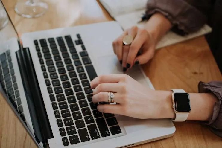 How to increase blog traffic - 5 things to help you stop being all over the place and use these blogging tips for beginners and beyond to…