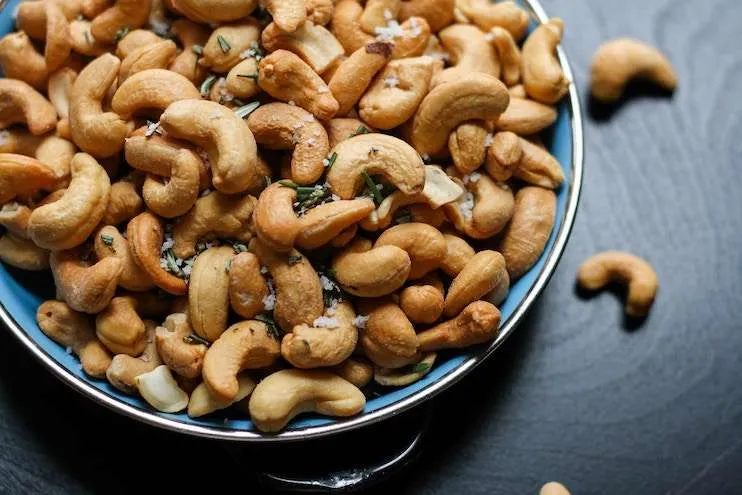 20 Iron rich foods to eat on a vegan or vegetarian diet and how to absorb iron better, increasing the bioavailability and functions of iron…