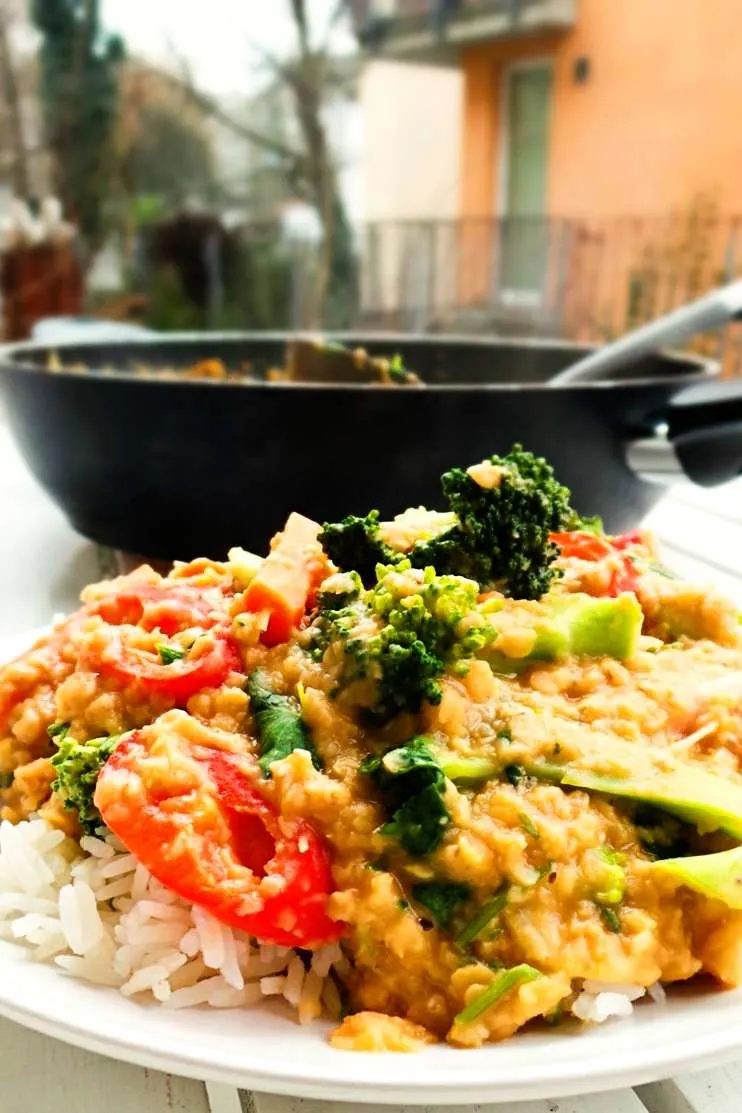 Simple and healthy lentil recipe! This healthy lentil curry with coconut milk is addictive, comforting, fresh and needs only one pan. It’s…