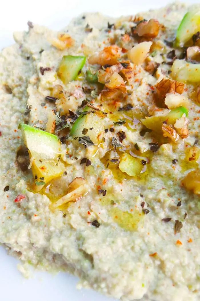 Simple low-carb vegan hummus recipe with zucchini and walnuts! A simple and tasty healthy side dish recipe that will make your dinner so…