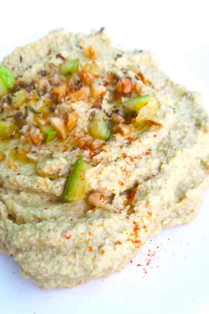Low carb hummus recipe with zucchini