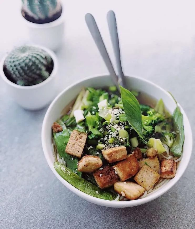 Simple vegan low carb recipes - great dinner ideas, snack recipes and lunch recipes!