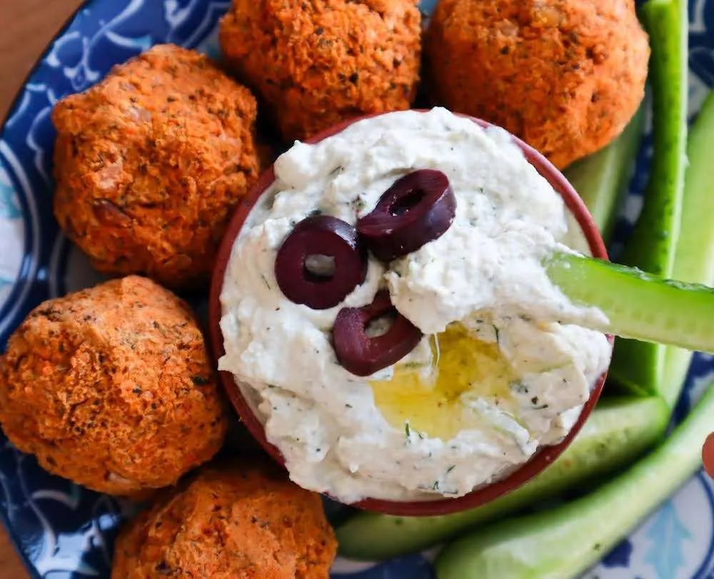 Need a dairy-free recipe for tzatziki - then make this simple vegan tzatziki and add it to healthy bowls or wraps! It's satisfying!