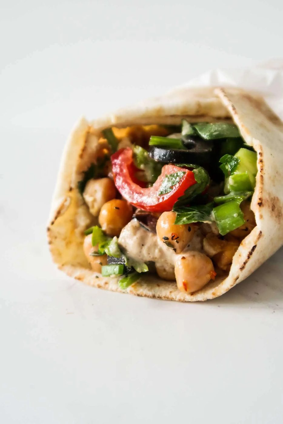 Simple and healthy Mediterranean chickpea wraps! This vegan chickpea recipe is absolutely satisfying, quite simple to make with natural…