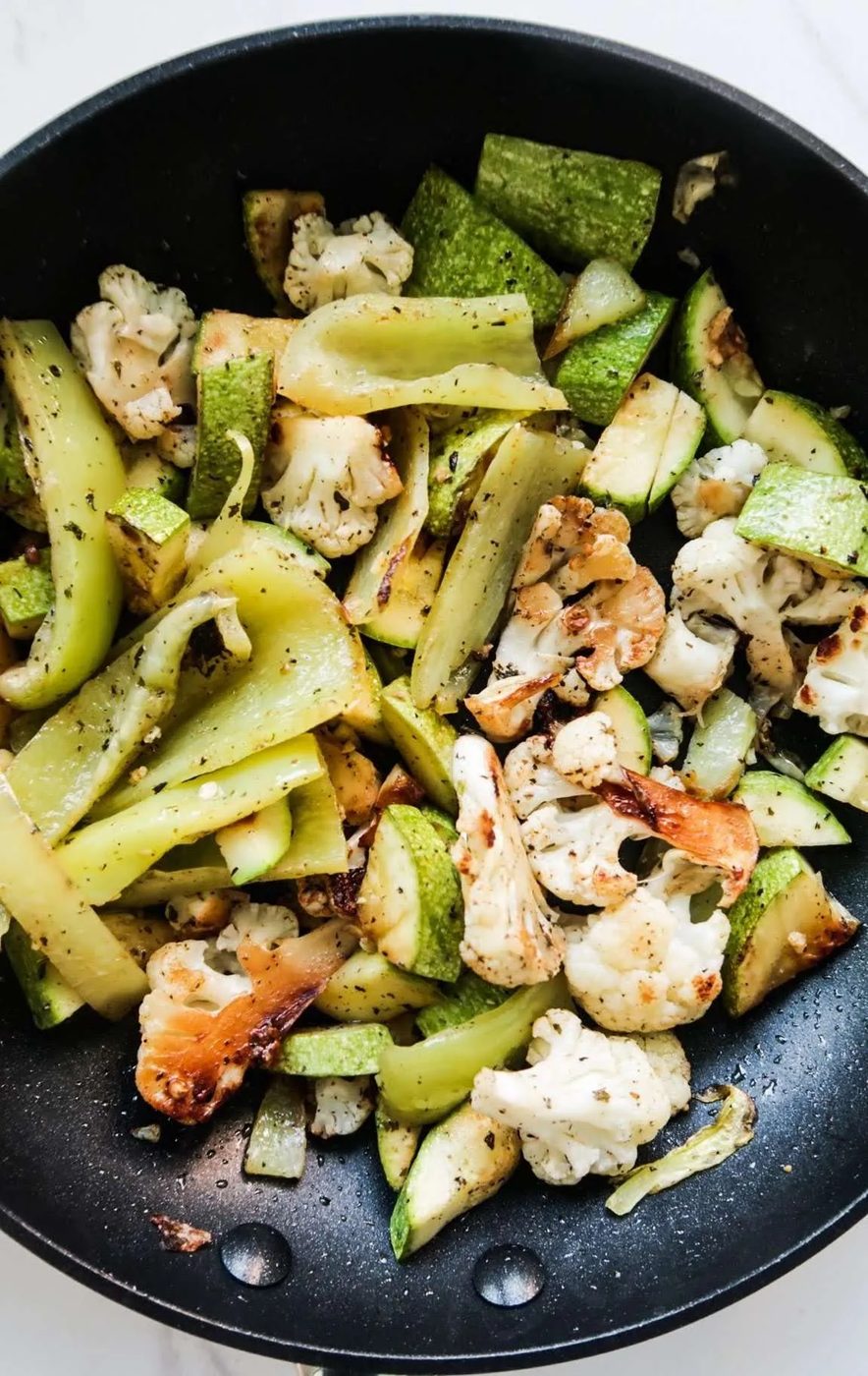 10-minute Mediterranean garlic roasted vegetables