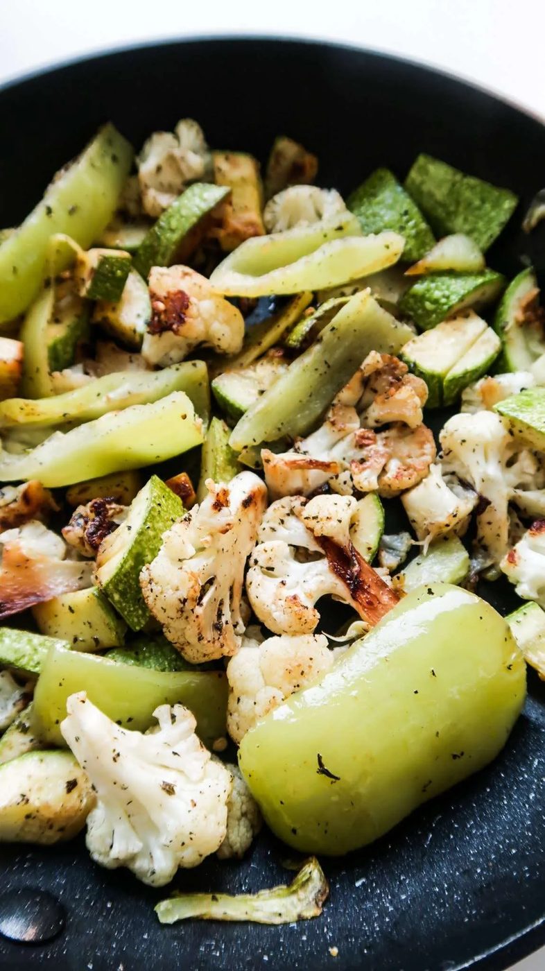 10-minute Mediterranean garlic roasted vegetables