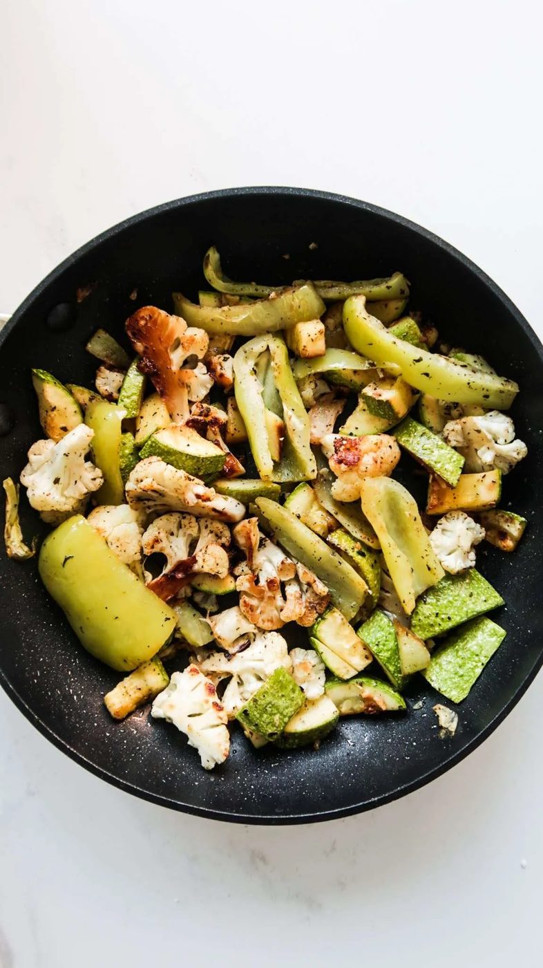 10-minute Mediterranean garlic roasted vegetable recipe - a healthy vegetable side dish recipe that is low carb vegan and gluten-free!…