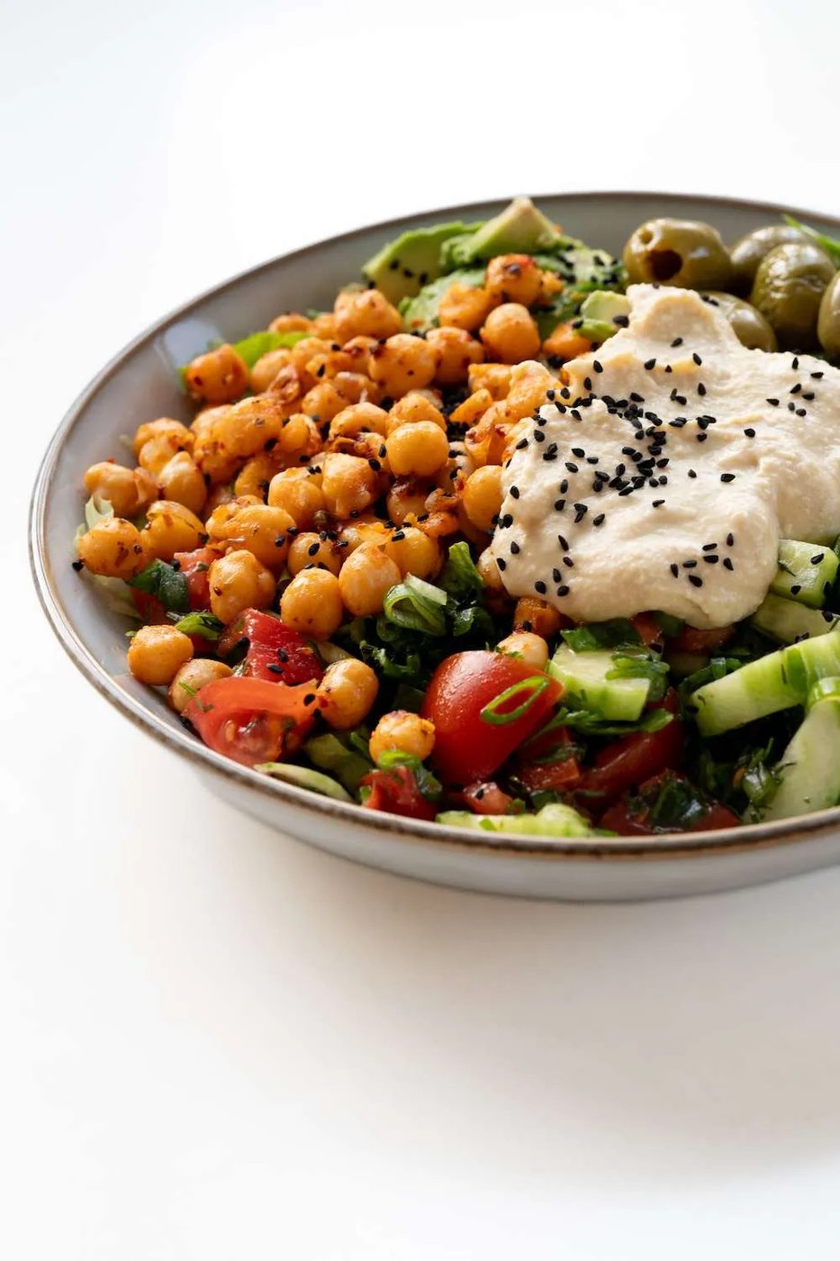 Spicy Mediterranean Lunch Bowls - an simple vegan meal prep recipe for anyone who loves spiced chickpeas, veggies and hummus! SO…