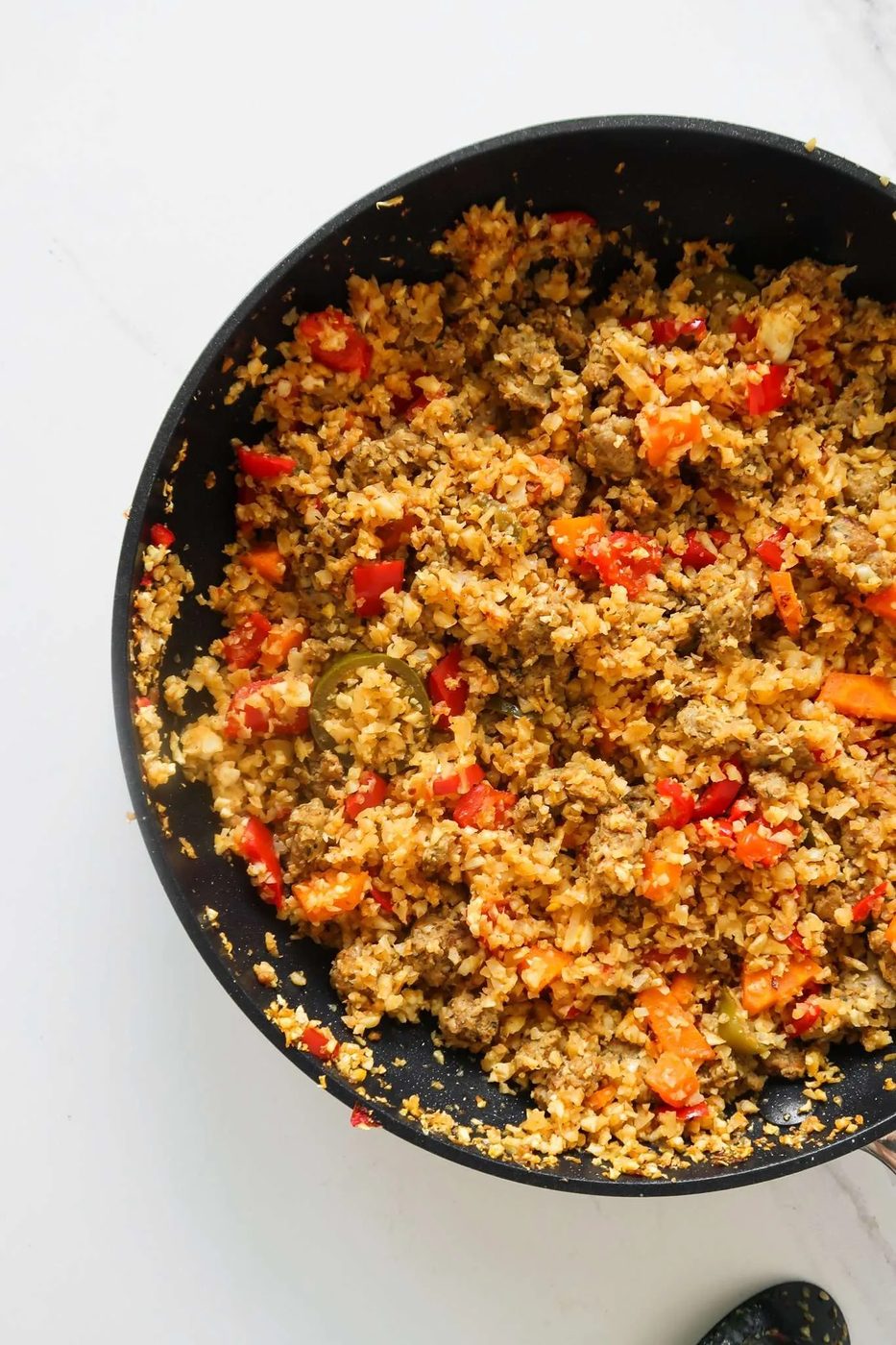 simple spicy cauliflower rice recipe with ground turkey, spices and vegetables - simple healthy dinner idea that you'll want to make again…
