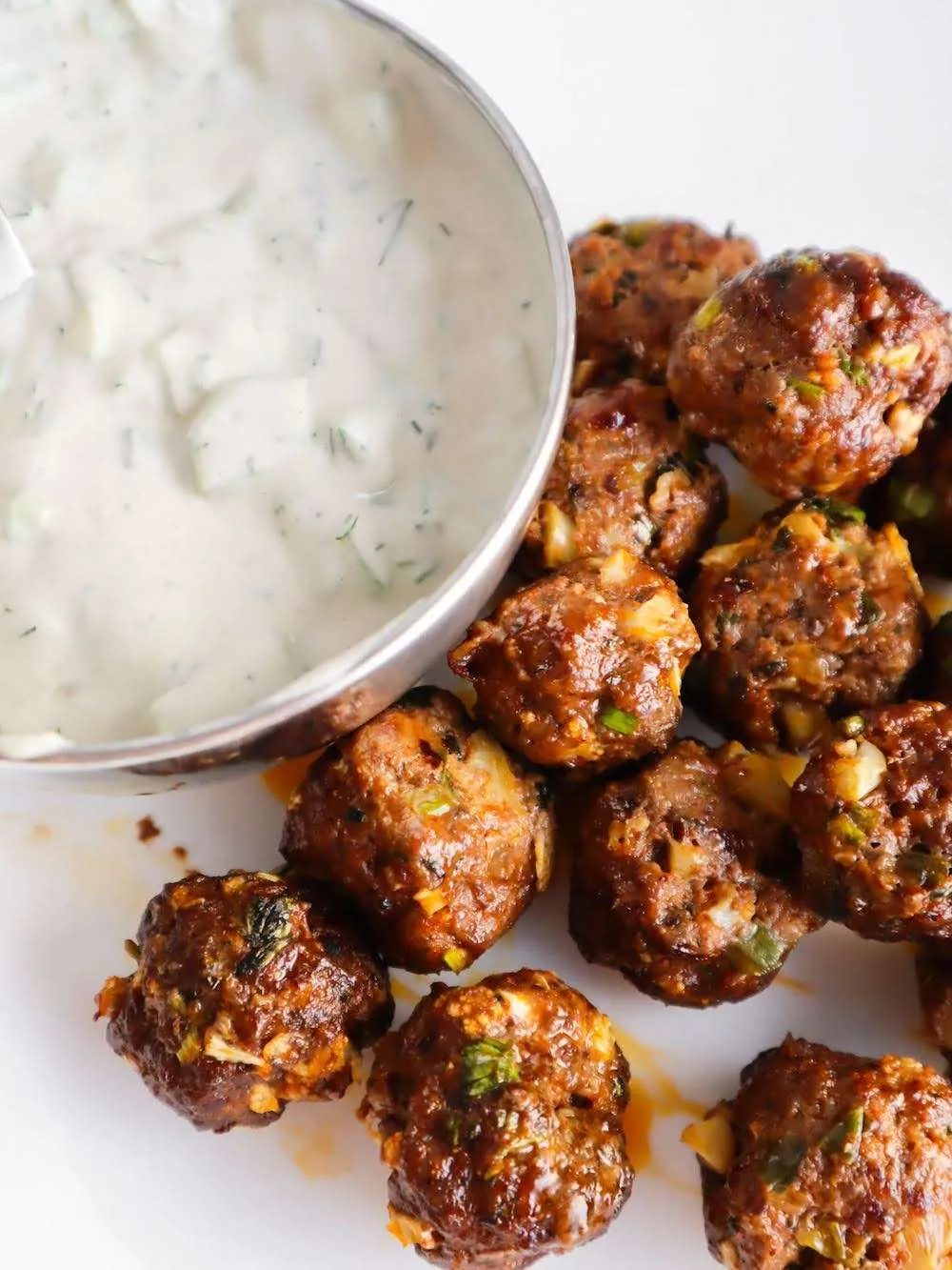 These healthy Mediterranean meatballs without bread crumbs or eggs will blow you away! These healthy ground beef meatballs go well in…