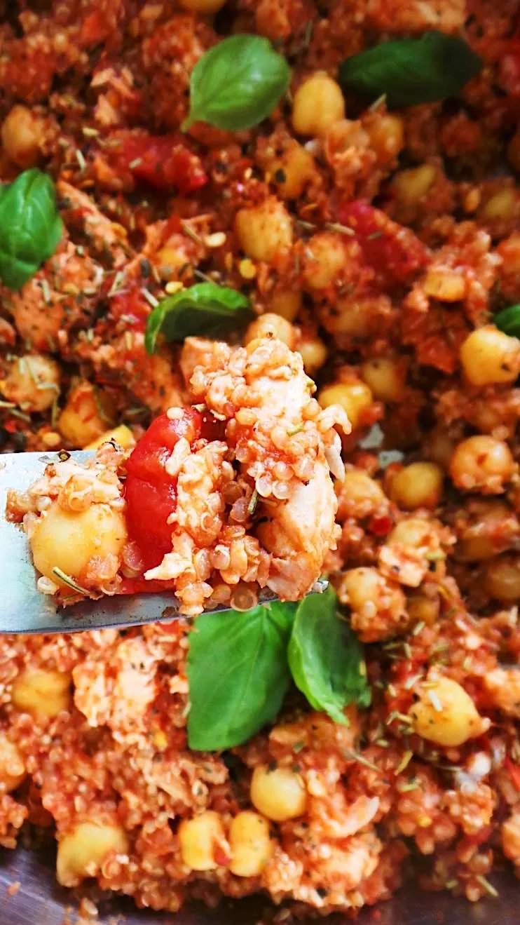 Mediterranean salmon with quinoa and chickpeas, healthy, one pan!