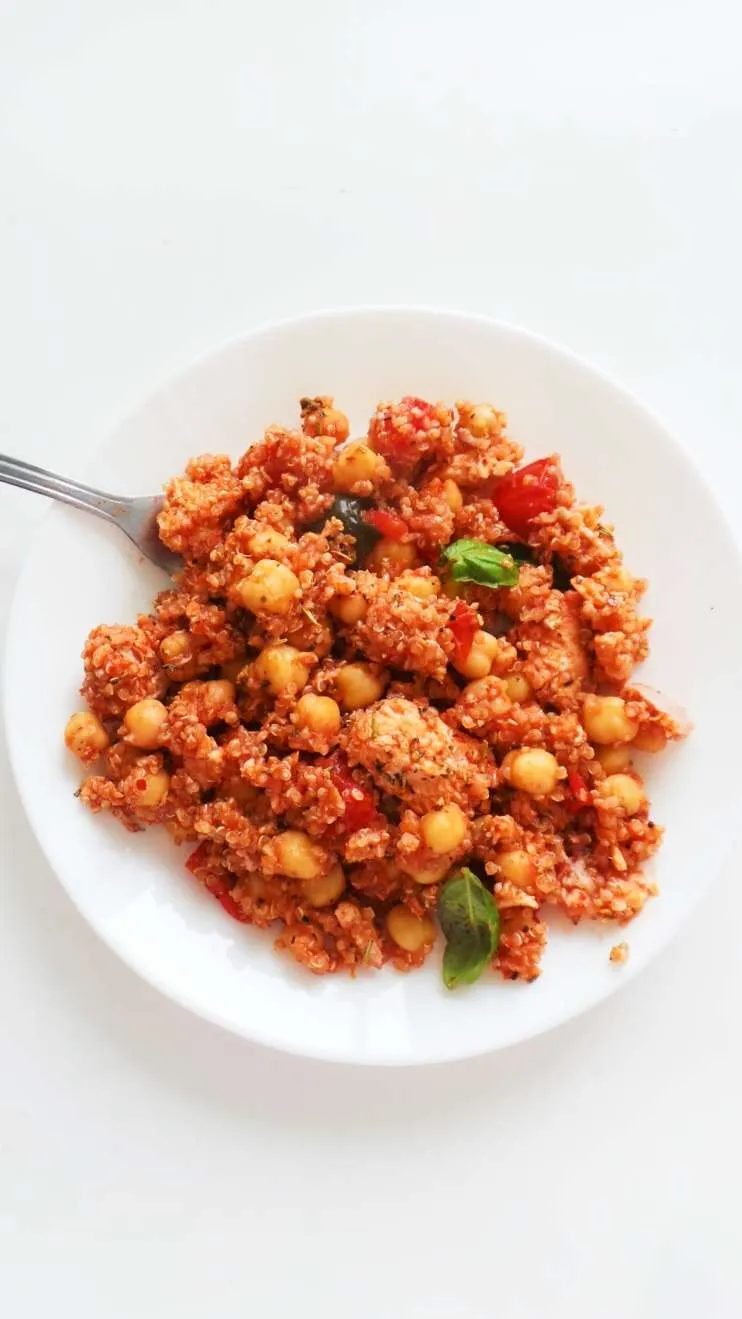 Mediterranean salmon with quinoa and chickpeas, healthy, one pan!