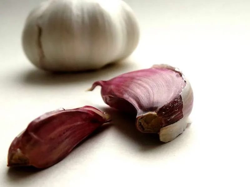 Not get a cold during winter and why garlic might not work