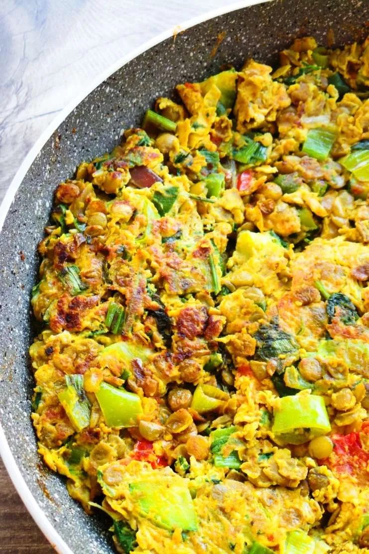 Omelet with spicy turmeric lentils aka tortilla ibelina