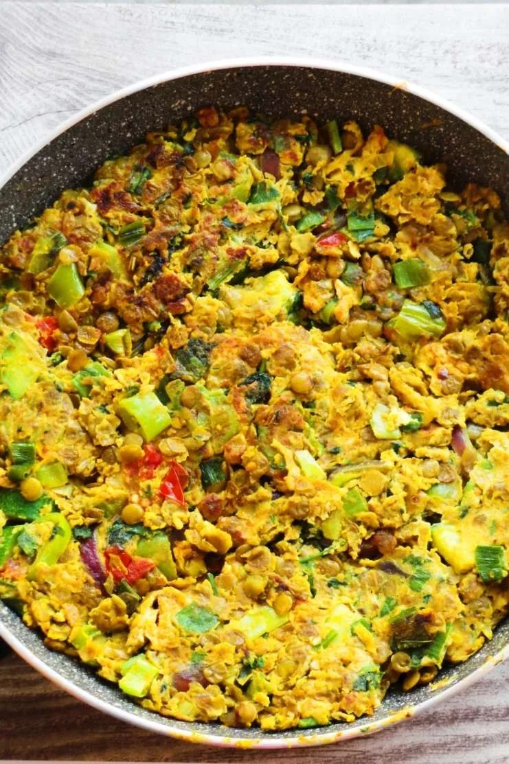Omelet with spicy turmeric lentils aka tortilla ibelina