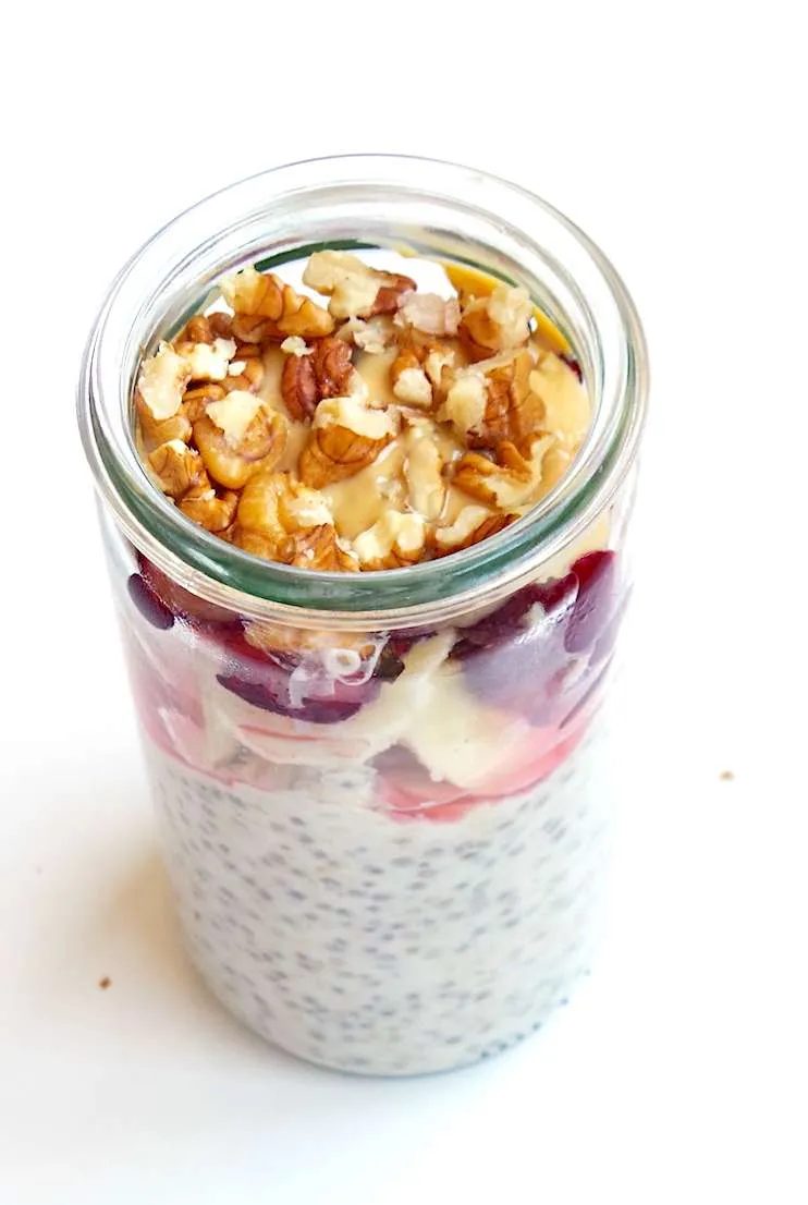 Oats with cherries, banana & nuts – fast vegan breakfast, overnight