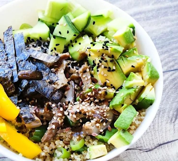 Quinoa sushi bowl, vegan